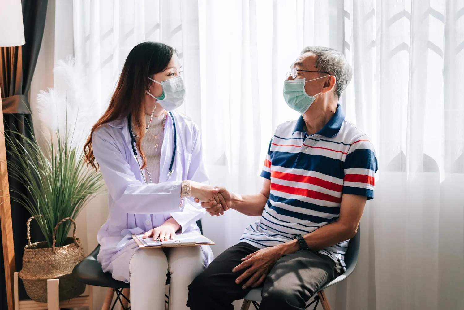 primary care doctors that accept medicare near me